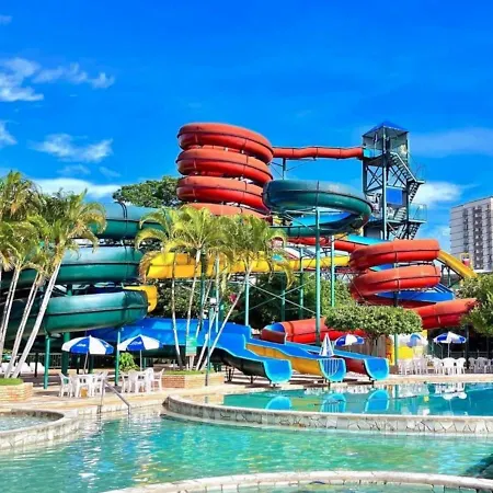 Spazzio Diroma - Hospedagem Com Acqua Park Caldas Novas Exterior foto